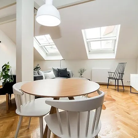 Luxurious Two-bedroom In The Old Town