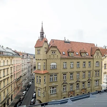 Luxurious Two-bedroom In The Old Town Διαμέρισμα *