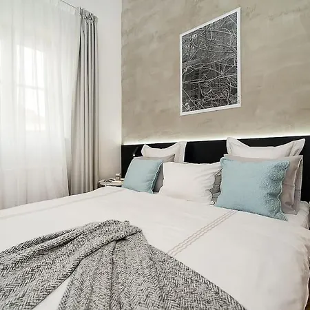 Luxurious Two-bedroom In The Old Town Lejlighed