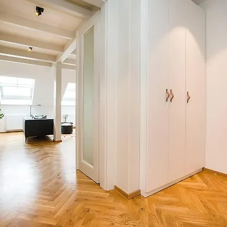 Apartmán Luxurious Two-bedroom In The Old Town *