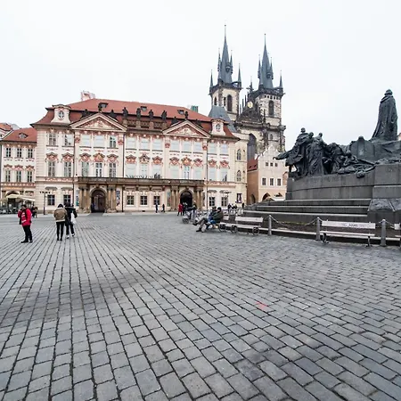 Luxurious Two-bedroom In The Old Town *
