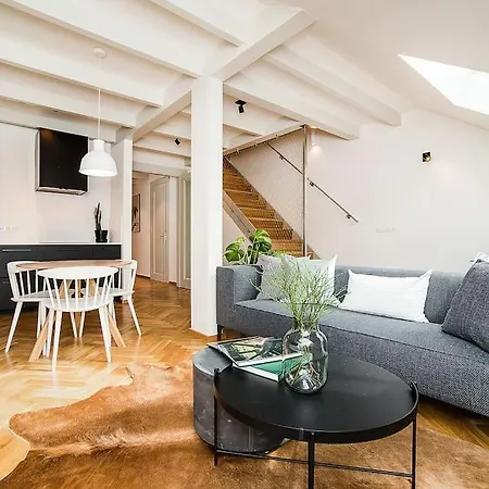 Luxurious Two-bedroom In The Old Town