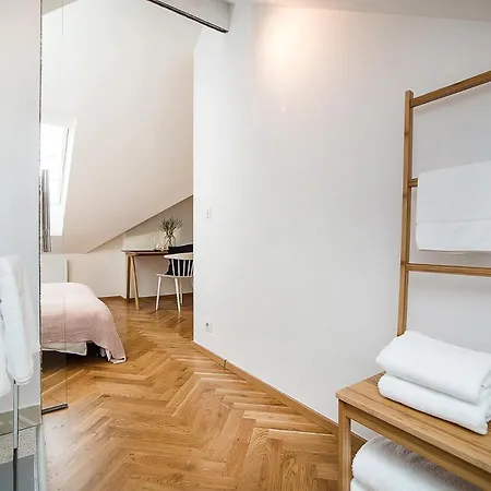 Luxurious Two-bedroom In The Old Town