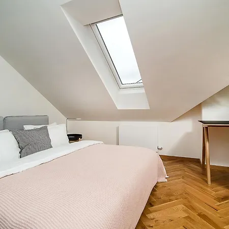 Luxurious Two-bedroom In The Old Town *