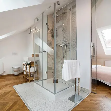 Luxurious Two-bedroom In The Old Town *